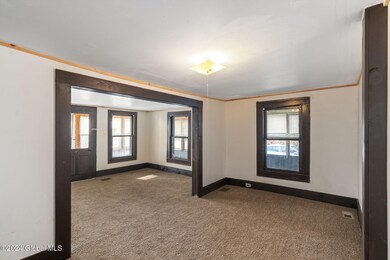 14-285MainSt_14