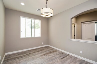 006-photo-dining-room-7031081