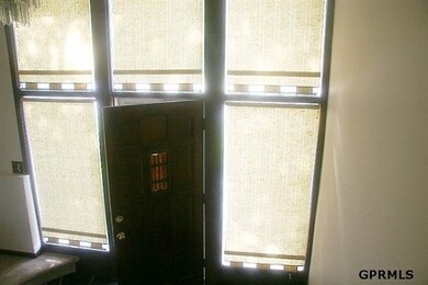 Slate enrty with custom blinds, a must see!