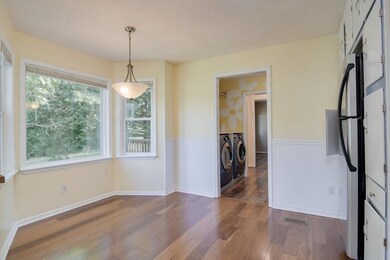 Kitchen Breakfast Seating Area