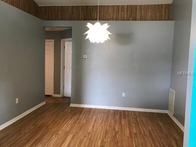 Nice sized dining room waiting for that first dinn