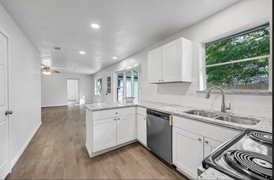 16314 Forest Bend Ave, Friendswood, TX 77546 - photo 4