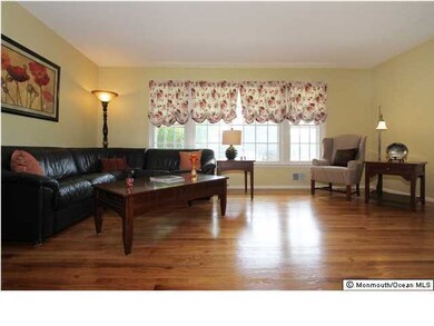 8 Doris Ln, Middletown, NJ 07748 - photo 4