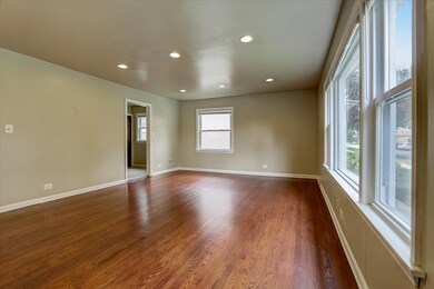 802 Manchester Ave, Westchester, IL 60154 - photo 6