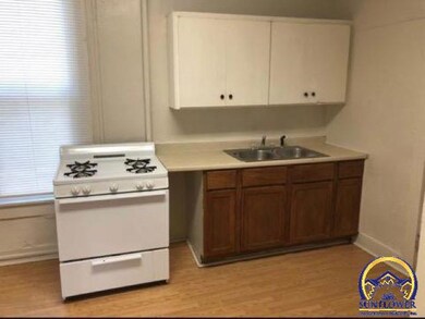 235 SW Tyler St, Topeka, KS 66603 - photo 2