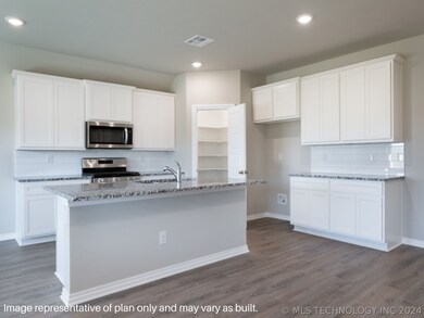 1205 Stonebrook St, Claremore, OK 74017 - photo 5