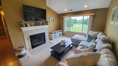 4589 N Thornhill Dr unit 2068, Peoria, IL 61615 - photo 4
