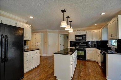 8526 Hallet St, Lenexa, KS 66215 - photo 7