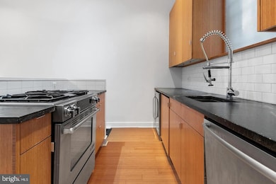 727 S 7th St unit 1R, Philadelphia, PA 19147 - photo 5