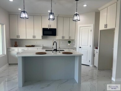 2692 Del Roble Ln unit 16, Brownsville, TX 78526 - photo 2