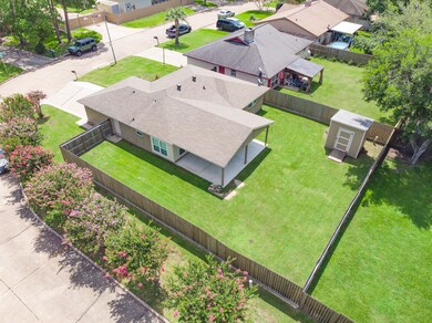 16602 Bougainvilla Ln, Friendswood, TX 77546 - photo 3