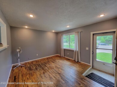 1405 Weymouth Ct, Lansing, MI 48911 - photo 3