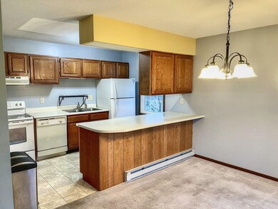 140 N Twin Oaks Terrace, South Burlington, VT 05403 - photo 3