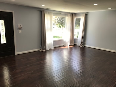 2204 Robin Ln, Rolling Meadows, IL 60008 - photo 4