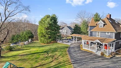 1055 Bridge Pointe Ln, Yorktown Heights, NY 10598 - photo 2