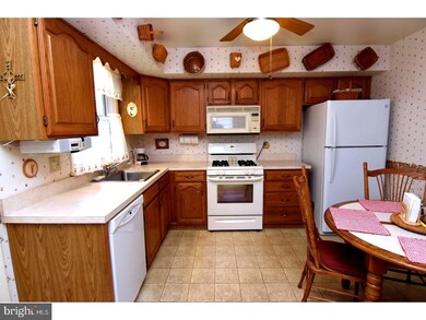 2602 Hill Rd, Reading, PA 19606 - photo 3
