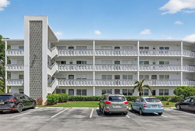 1074 Oakridge F unit 1074, Deerfield Beach, FL 33442 - photo 2