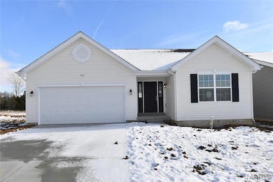 537 Apple Orchard Ln, Wentzville, MO 63385 - photo 2