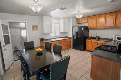 05-Kitchen & to Laundry