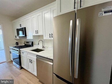 Hyde Park Condominium unit 912, Arlington, VA 22203 - photo 2