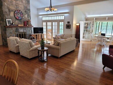 10 Gloria Ln, Schenectady, NY 12309 - photo 4