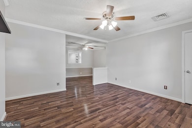 202 N Fir Ct, Sterling, VA 20164 - photo 3