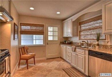 Beautifully remodeled kitchen w/ travertine floors