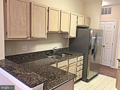 9128 Groffs Mill Dr unit 9128, Owings Mills, MD 21117 - photo 5