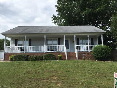 1505 Hughes Ct, High Point, NC 27263 - photo 4