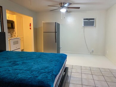 8430 Holiday Ln unit A, Houston, TX 77075 - photo 6
