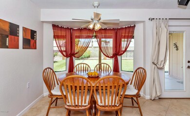 1522 E June St-large-012-004-Kitchen-150