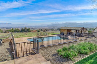 4275 Tami Ln, Central Point, OR 97502 - photo 3