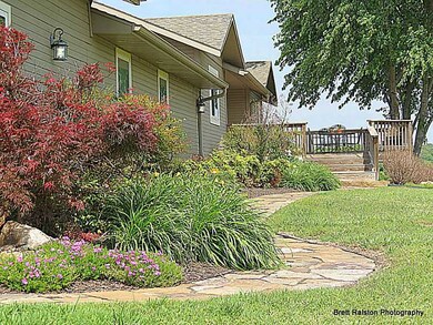 Exterior Front. Close to Wal-MartHomeOffice, CrystalBridges, DowntownBent, trails & all excitement NWAR