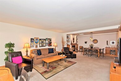 004_Living Room