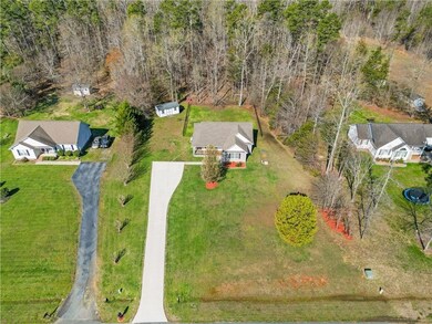 2228 Foxfire Ln, Burlington, NC 27217 - photo 3