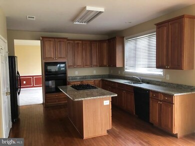 3867 Strattonburn Ct, White Plains, MD 20695 - photo 5