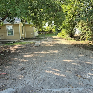 6713 Lakeside Dr, Lake Worth, TX 76135 - photo 2