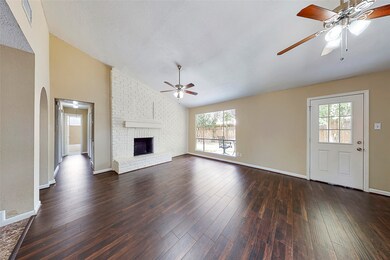 17138 Barcelona Dr, Friendswood, TX 77546 - photo 4