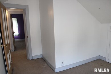 1501 W 4th St, Davenport, IA 52802 - photo 3