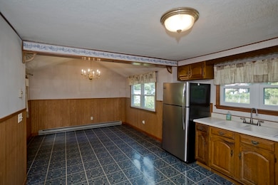 21 Bremen St, Springfield, MA 01108 - photo 5