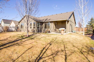 1524 NW Teakwood Ln, Redmond, OR 97756 - photo 4