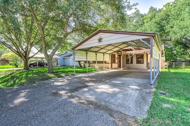 233 Mclemore Dr, Alvin, TX 77511 - photo 2