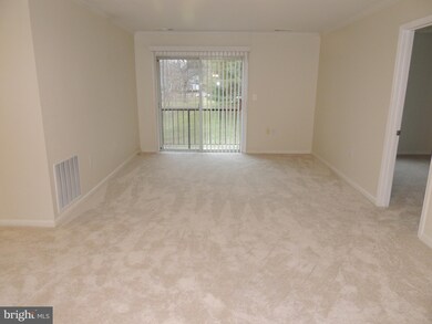 18336 Streamside Dr unit 202, Gaithersburg, MD 20879 - photo 3