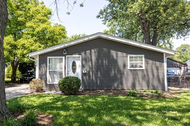 614 Santa fe Ave, Carpentersville, IL 60110 - photo 4