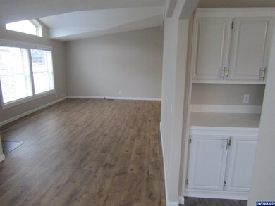 5064 Briarwood (#18) Cl unit 18, Keizer, OR 97303 - photo 2