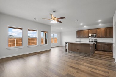 1404 Dry Creek Dr, Cleburne, TX 76033 - photo 5