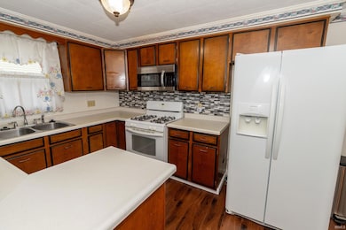 606 N Twyckenham Dr, South Bend, IN 46617 - photo 6