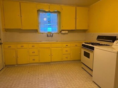 1401 E Tennie St, Gainesville, TX 76240 - photo 5