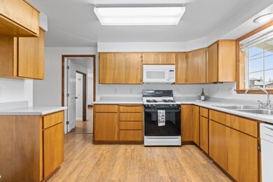 Kitchen Side 1