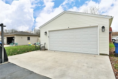 254 Christian Ave, Hubbard, OH 44425 - photo 6